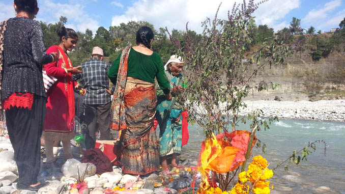 Tulsi being worshiped at the bank of Seti River in Pokhara on Friday. Picture: Recentfusion.com
